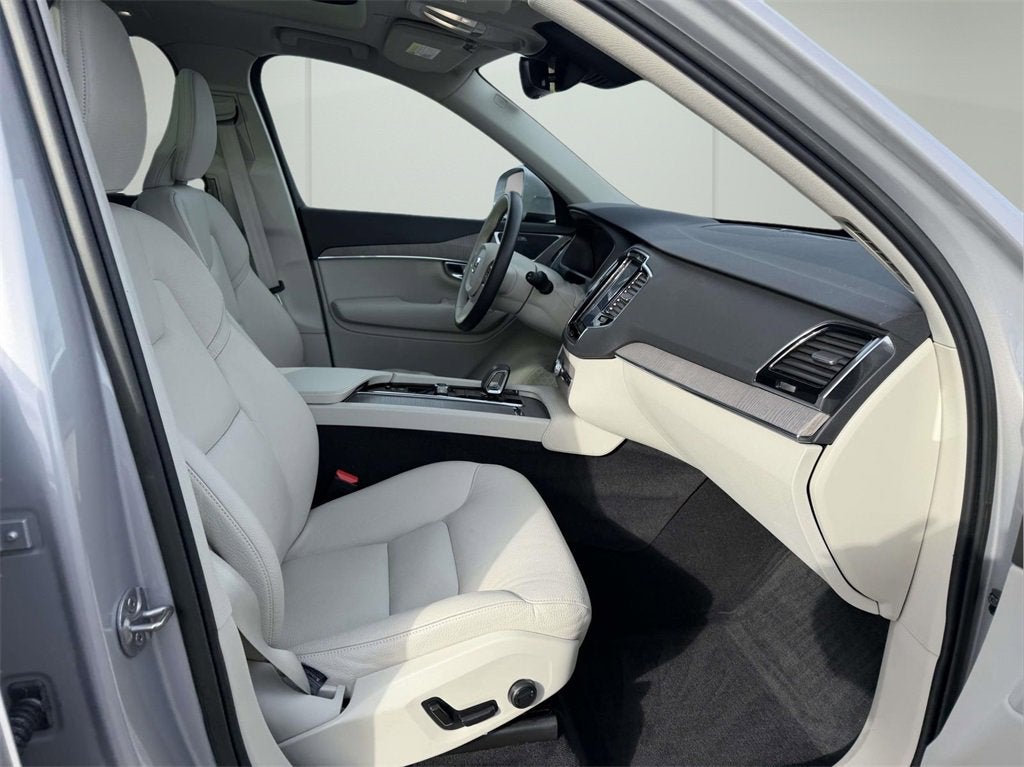 2023 Volvo XC90 B5 Plus