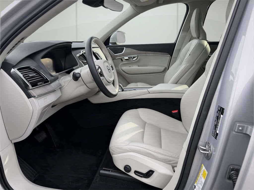 2023 Volvo XC90 B5 Plus
