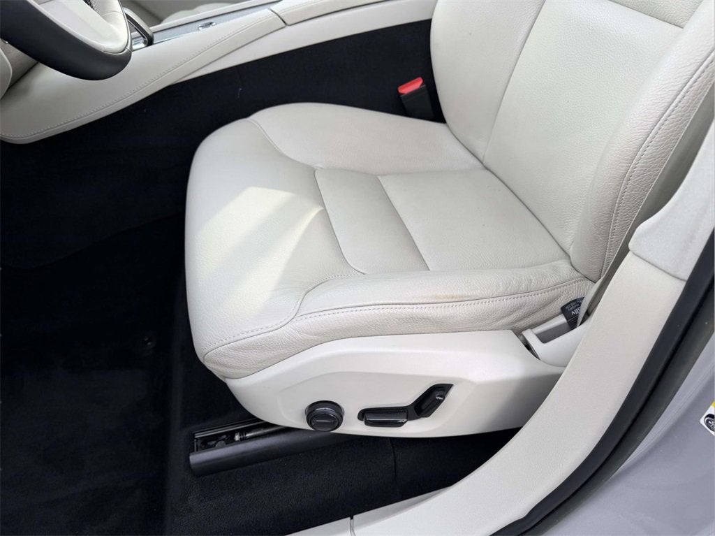 2023 Volvo XC90 B5 Plus