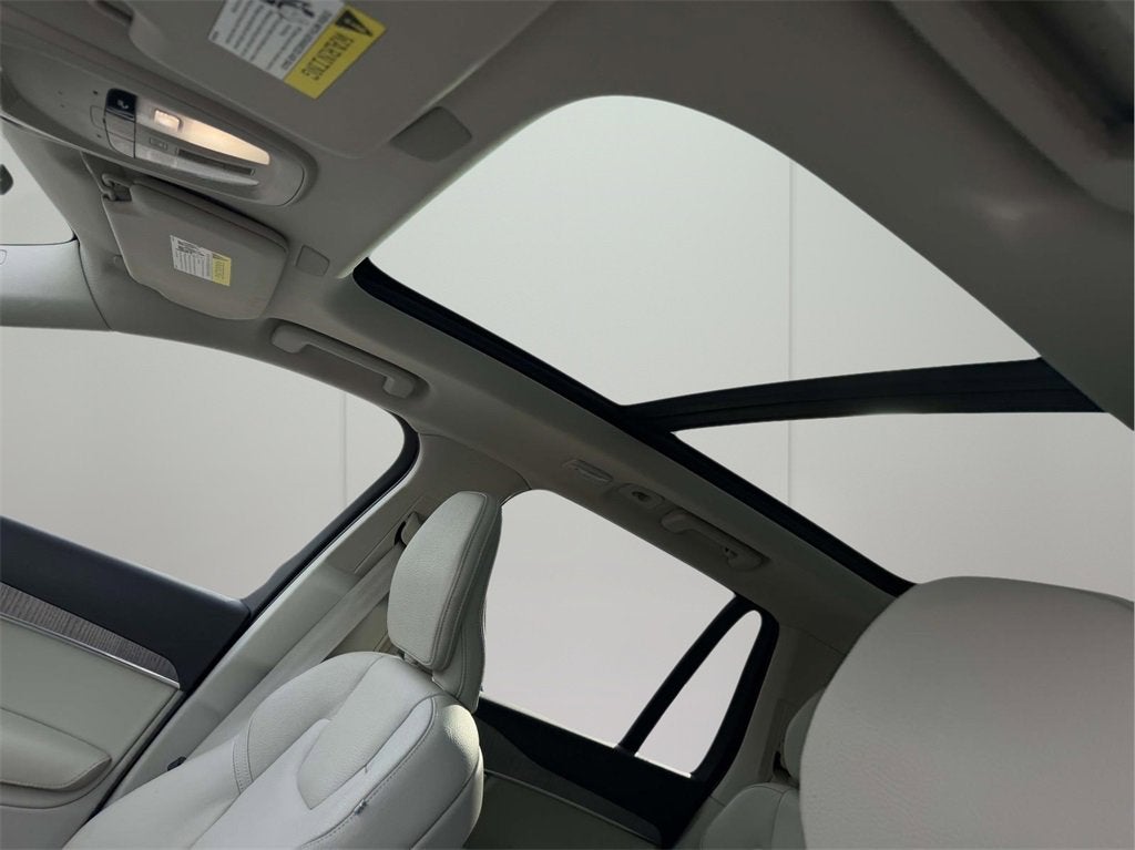 2023 Volvo XC90 B5 Plus