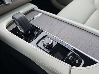 2023 Volvo XC90 B5 Plus