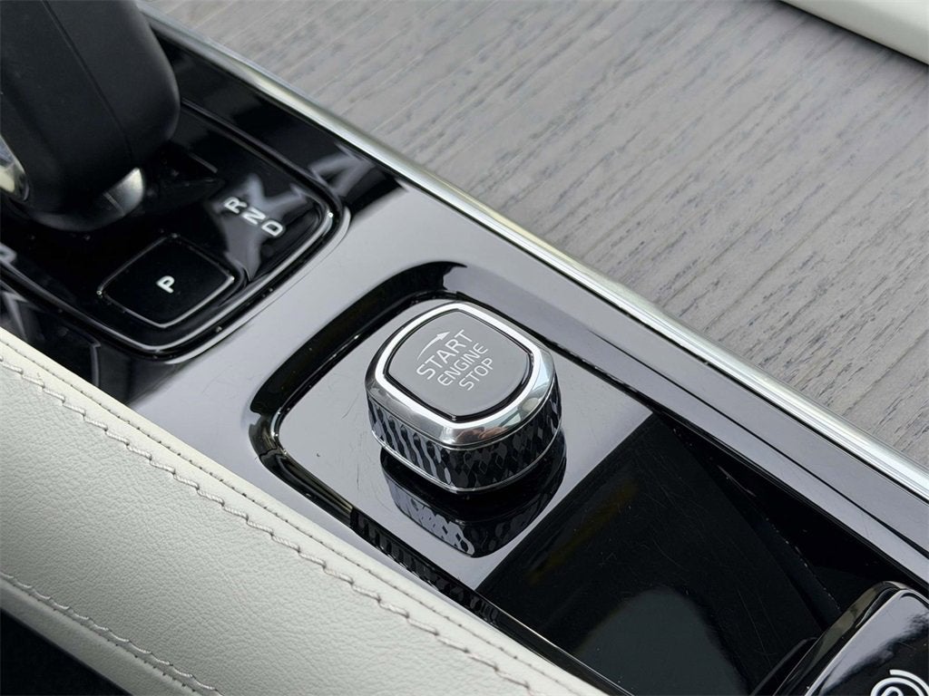 2023 Volvo XC90 B5 Plus