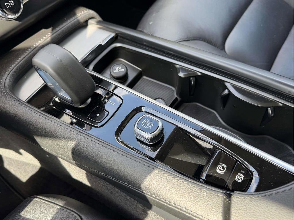 2023 Volvo XC90 B5 Core