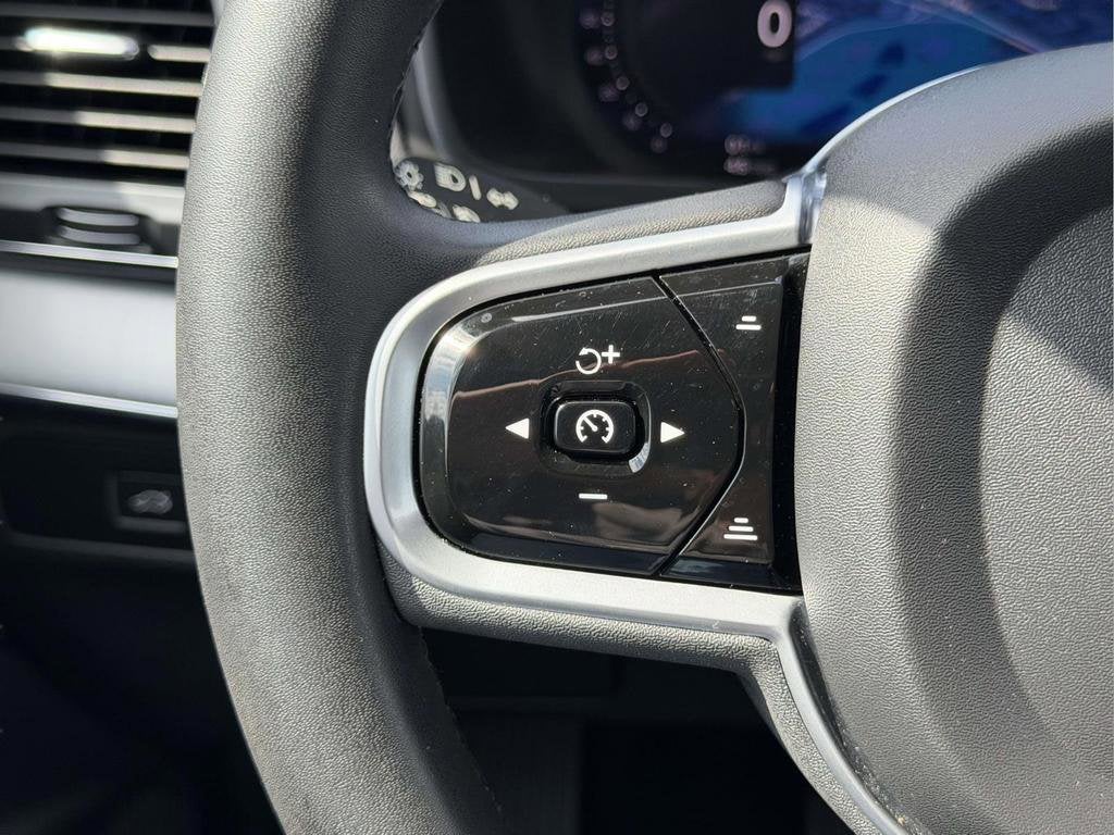 2023 Volvo XC90 B5 Core