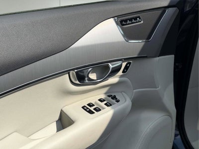 2023 Volvo XC90 B5 Core