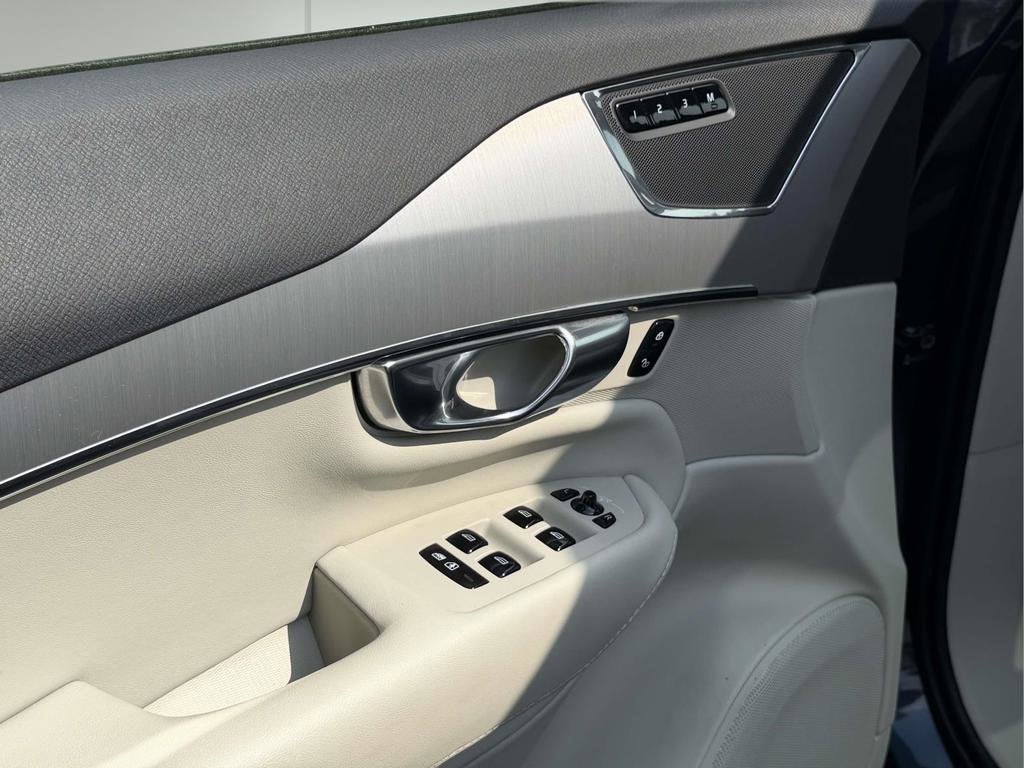 2023 Volvo XC90 B5 Core