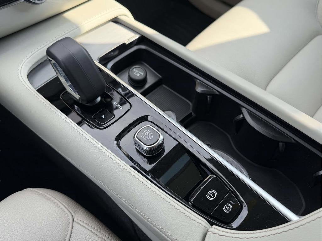 2023 Volvo XC90 B5 Core