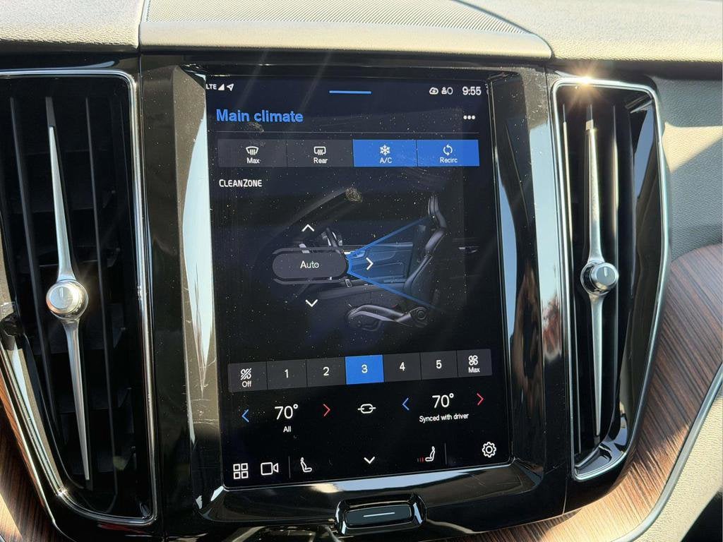 2023 Volvo XC60 B5 Plus Bright Theme
