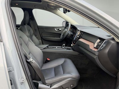 2024 Volvo XC60 B5 Plus Dark Theme