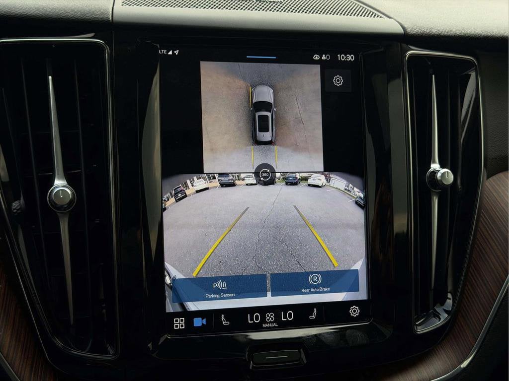 2024 Volvo XC60 B5 Plus Dark Theme