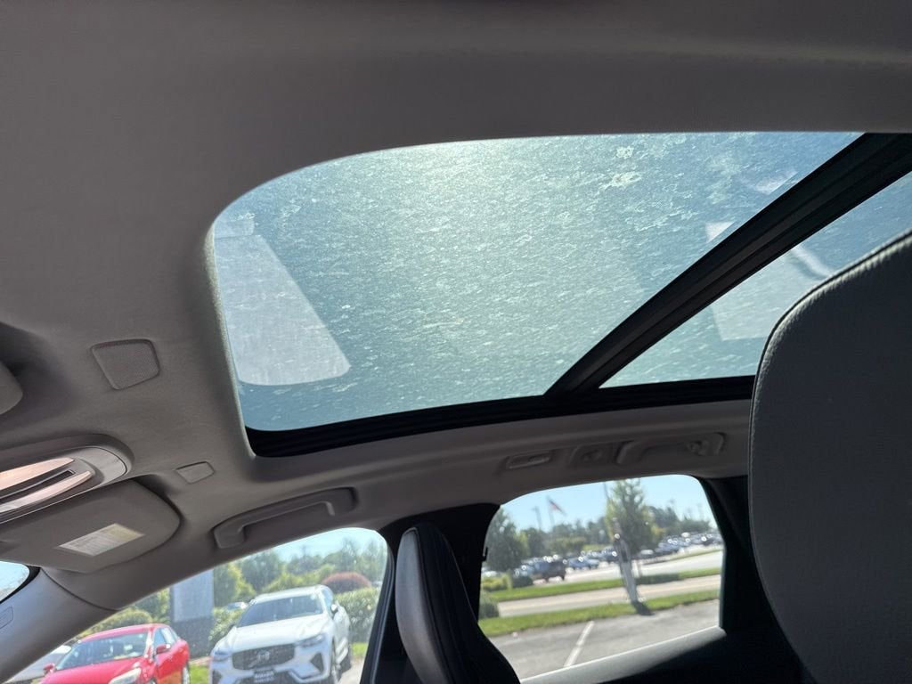2024 Volvo XC60 B5 Plus Dark Theme