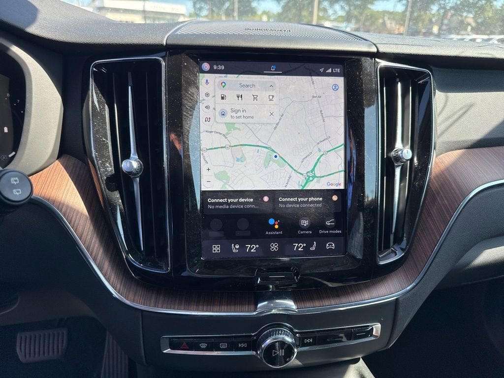 2024 Volvo XC60 B5 Plus Dark Theme