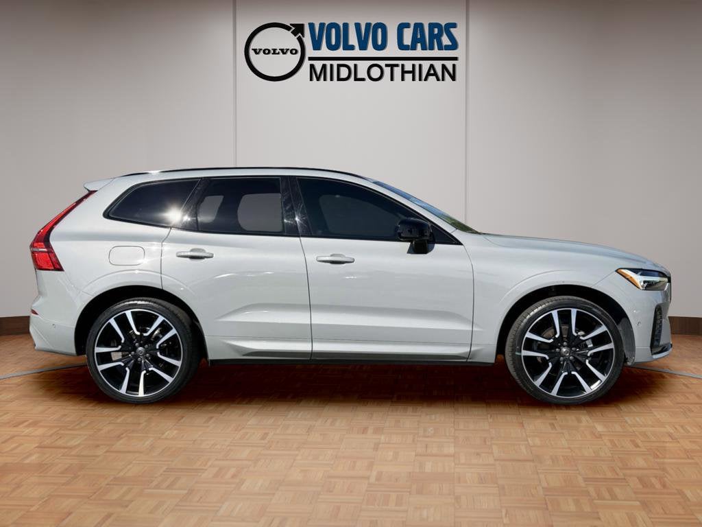 2024 Volvo XC60 B5 Plus Dark Theme