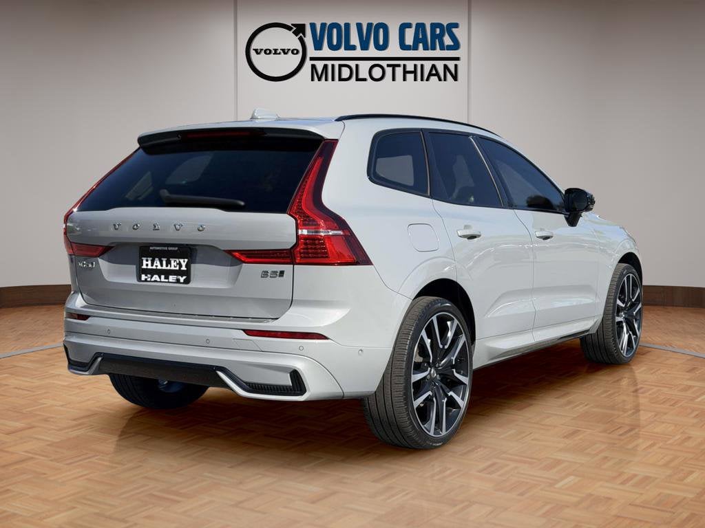 2024 Volvo XC60 B5 Plus Dark Theme