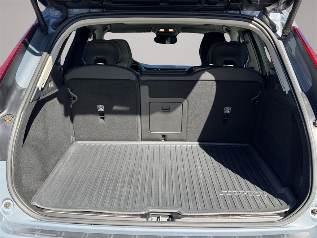 2024 Volvo XC60 B5 Plus Dark Theme