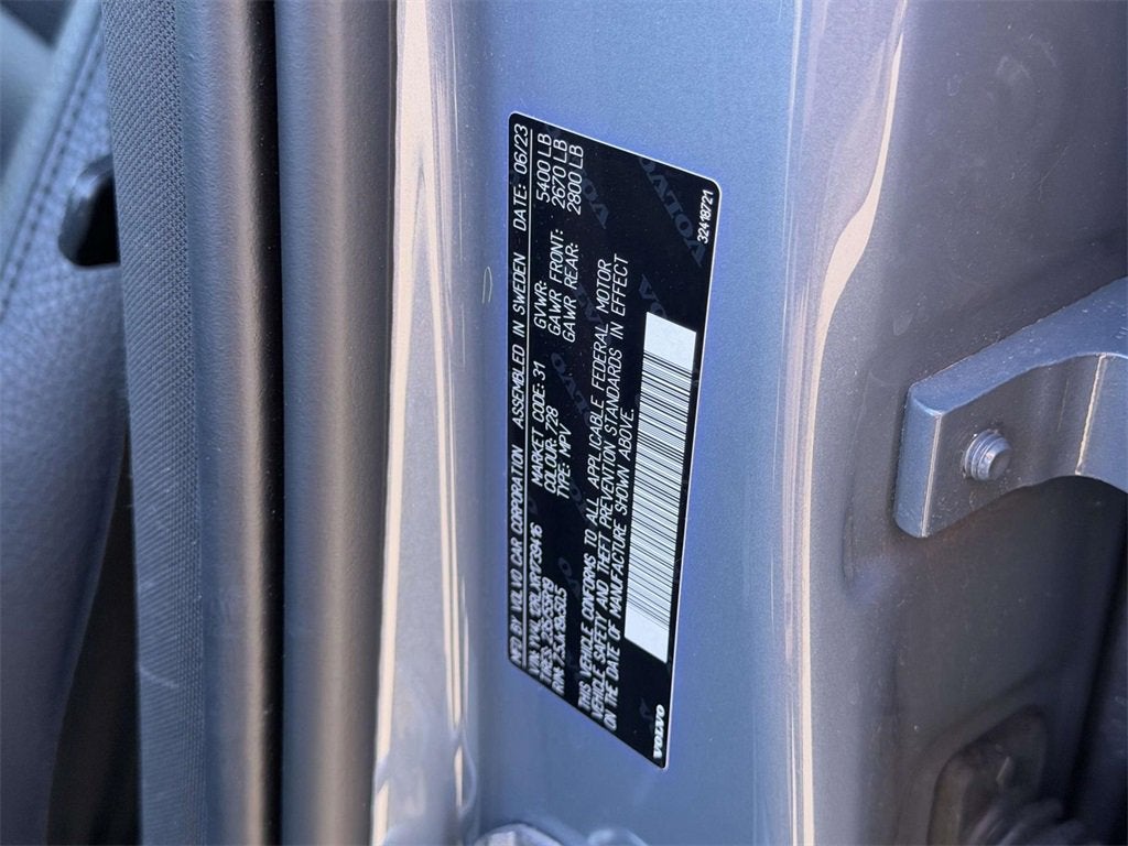 2024 Volvo XC60 B5 Plus Dark Theme