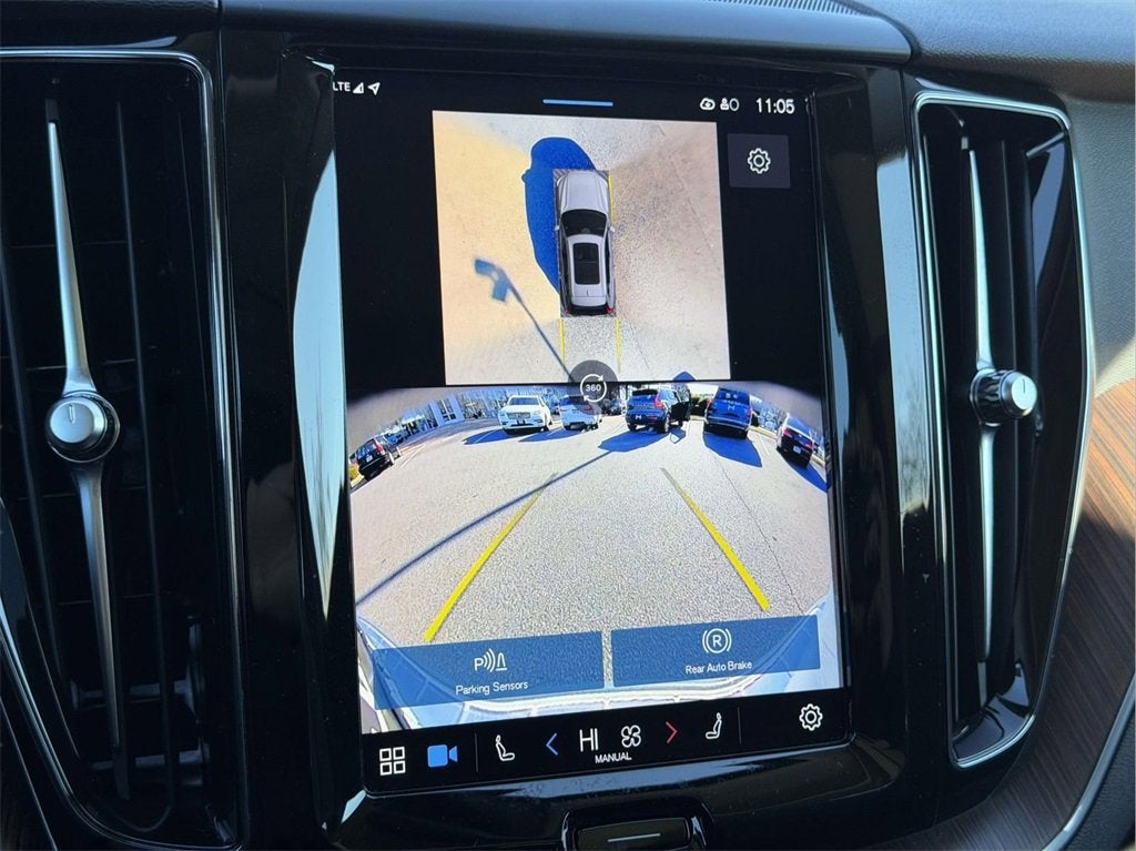 2024 Volvo XC60 B5 Plus Dark Theme