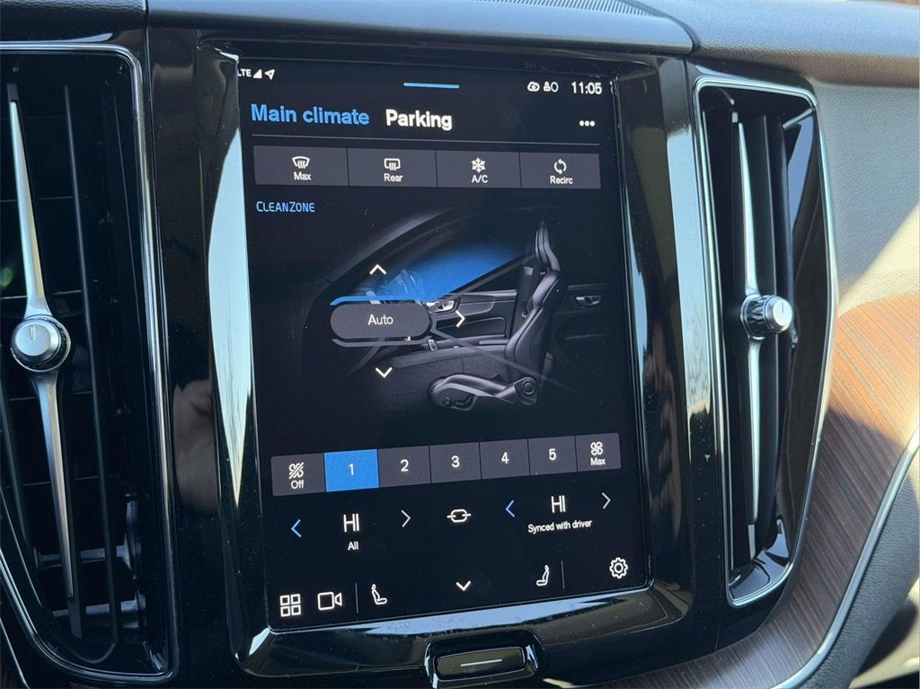 2024 Volvo XC60 B5 Plus Dark Theme