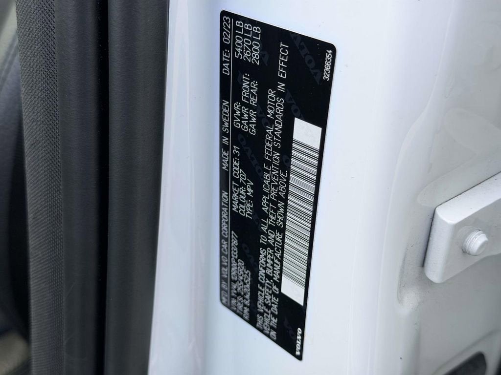 2023 Volvo XC60 B5 Plus Bright Theme