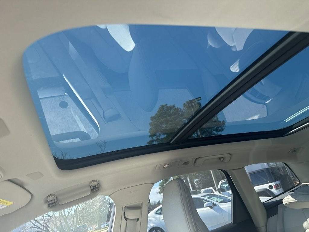 2023 Volvo XC60 B5 Plus Dark Theme