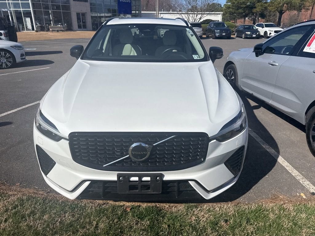 2023 Volvo XC60 B5 Plus Dark Theme