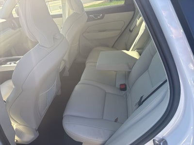 2023 Volvo XC60 B5 Plus Dark Theme