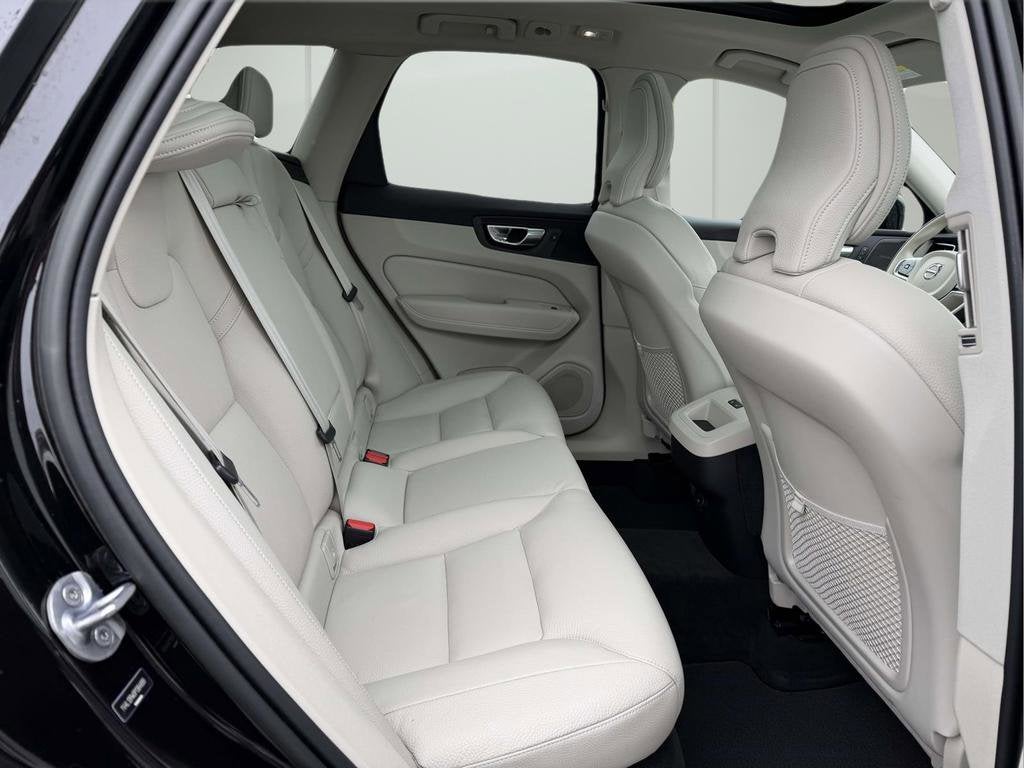 2023 Volvo XC60 B5 Plus Dark Theme