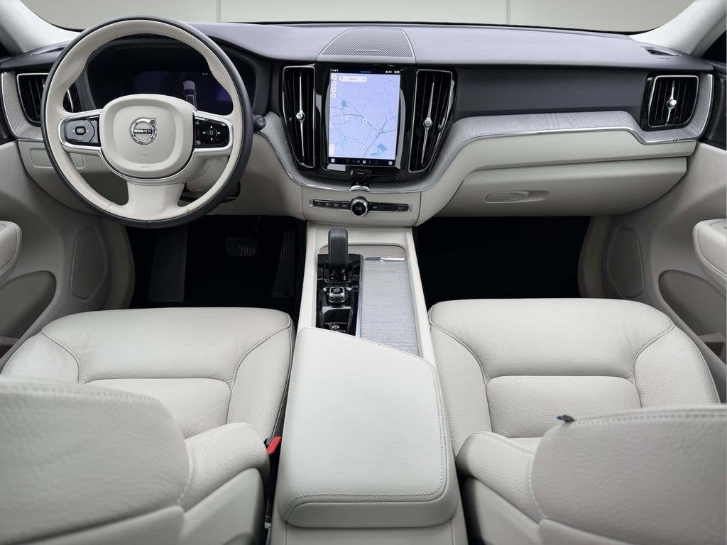 2023 Volvo XC60 B5 Plus Dark Theme