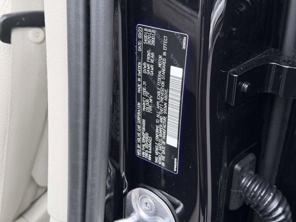 2023 Volvo XC60 B5 Plus Dark Theme