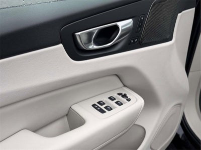 2023 Volvo XC60 B5 Plus Dark Theme