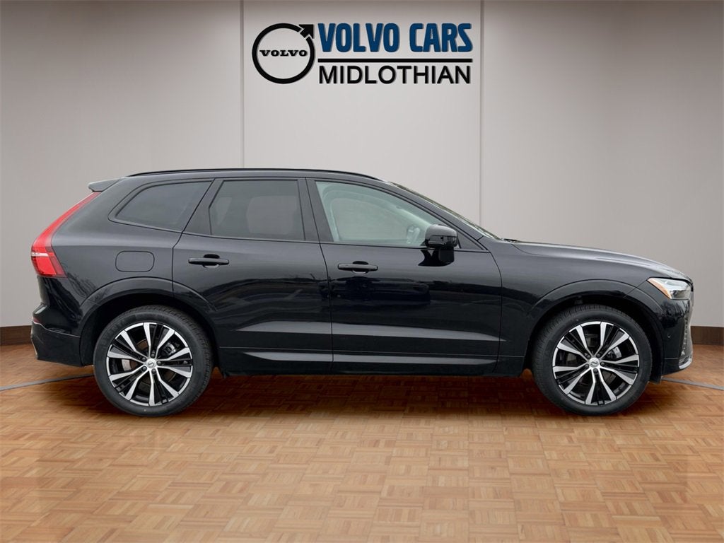 2023 Volvo XC60 B5 Plus Dark Theme