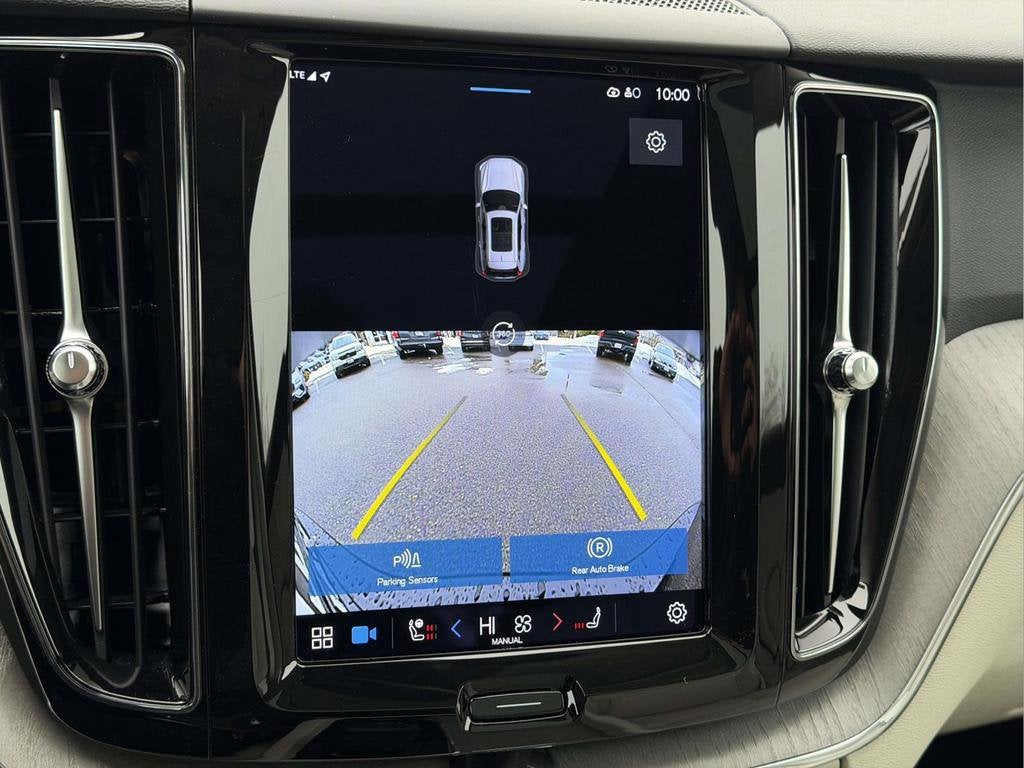 2023 Volvo XC60 B5 Plus Dark Theme