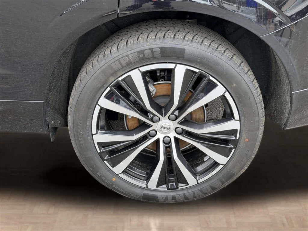 2023 Volvo XC60 B5 Plus Dark Theme