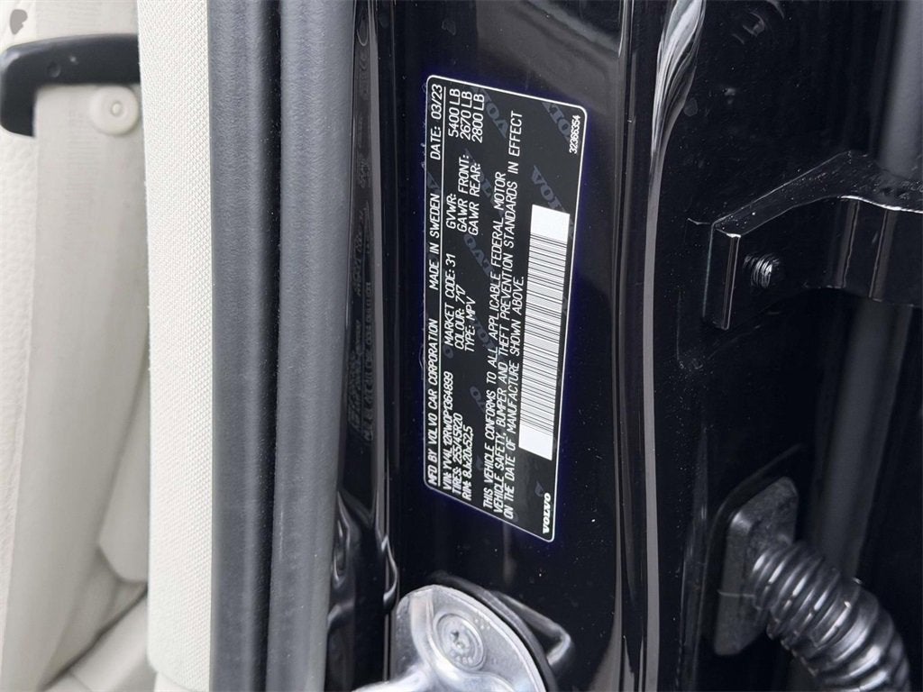 2023 Volvo XC60 B5 Plus Dark Theme