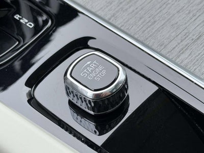 2023 Volvo XC60 B5 Plus Dark Theme