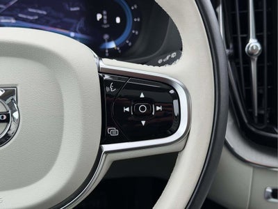 2023 Volvo XC60 B5 Plus Dark Theme