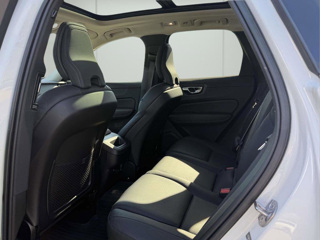 2023 Volvo XC60 B5 Plus Dark Theme