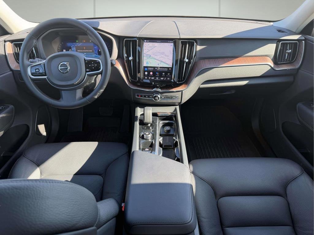 2023 Volvo XC60 B5 Plus Dark Theme