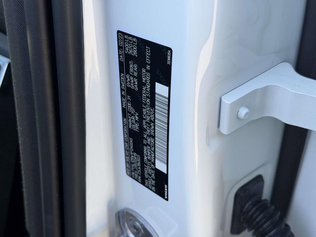 2023 Volvo XC60 B5 Plus Dark Theme