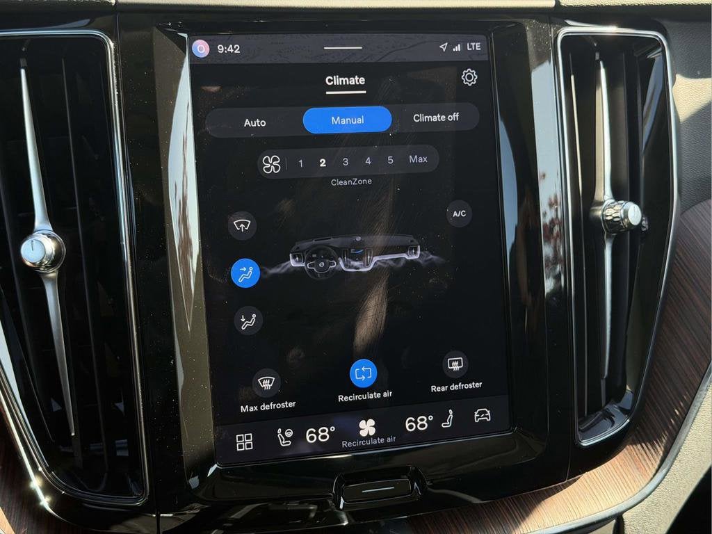 2023 Volvo XC60 B5 Plus Dark Theme