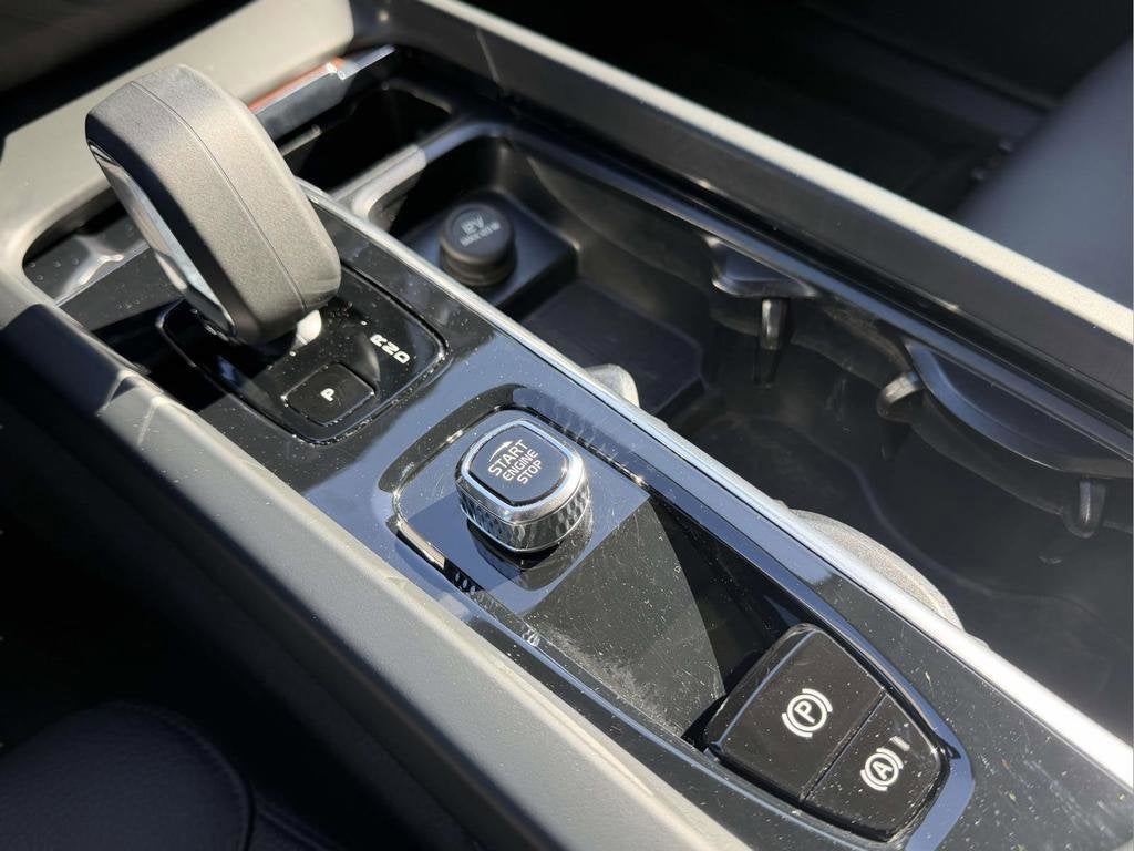 2023 Volvo XC60 B5 Plus Dark Theme