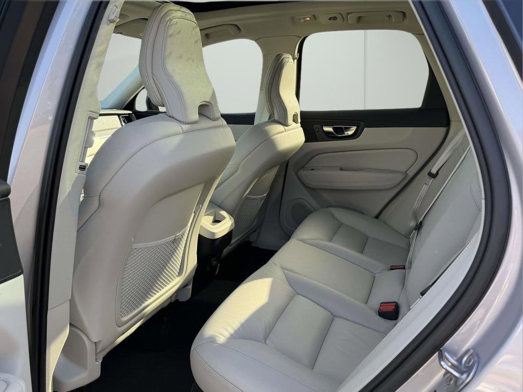 2023 Volvo XC60 B5 Plus Dark Theme