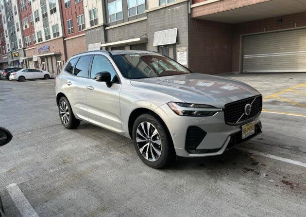 2023 Volvo XC60 B5 Plus Dark Theme