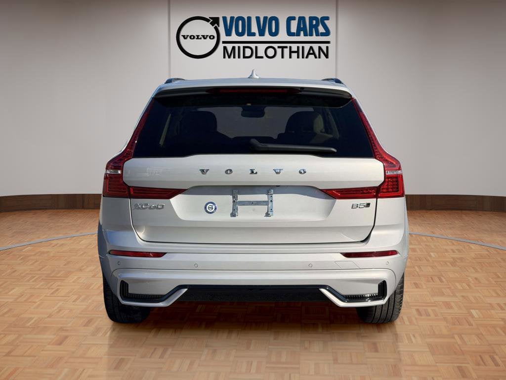 2023 Volvo XC60 B5 Plus Dark Theme