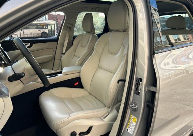 2023 Volvo XC60 B5 Plus Dark Theme