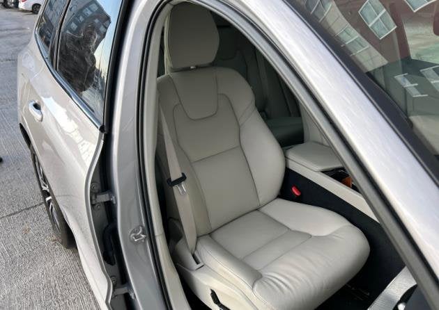 2023 Volvo XC60 B5 Plus Dark Theme