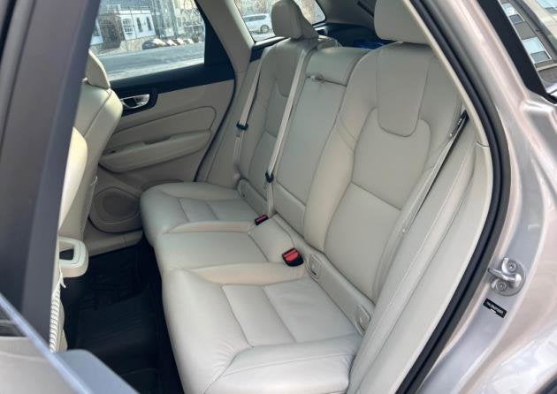 2023 Volvo XC60 B5 Plus Dark Theme