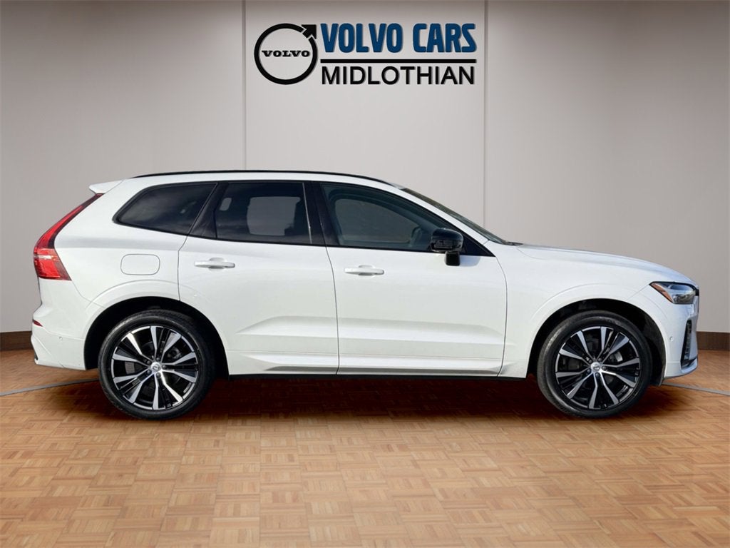 2023 Volvo XC60 B5 Plus Dark Theme