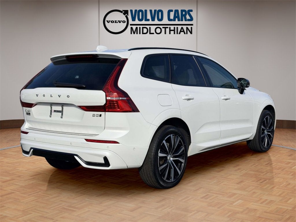 2023 Volvo XC60 B5 Plus Dark Theme