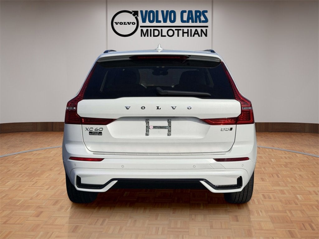 2023 Volvo XC60 B5 Plus Dark Theme